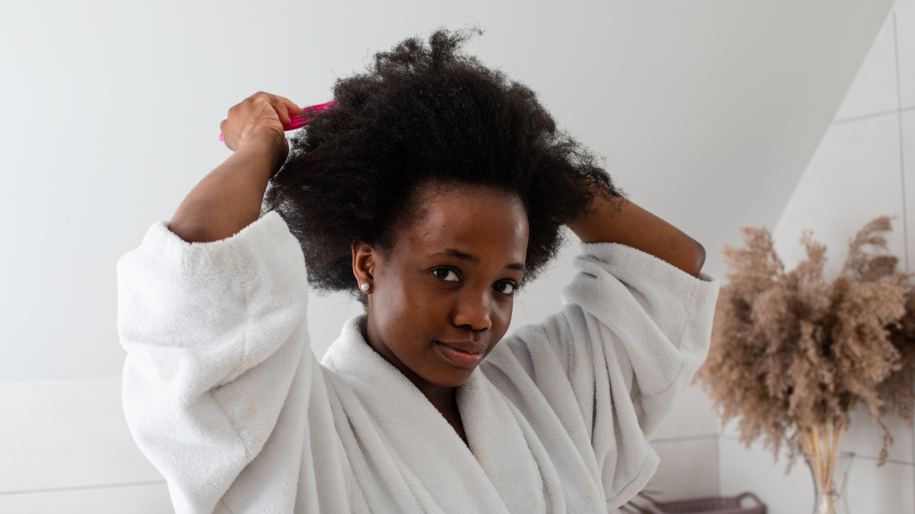 Comment faire un bain d'huile sur cheveux crépus secs, frisés, bouclés